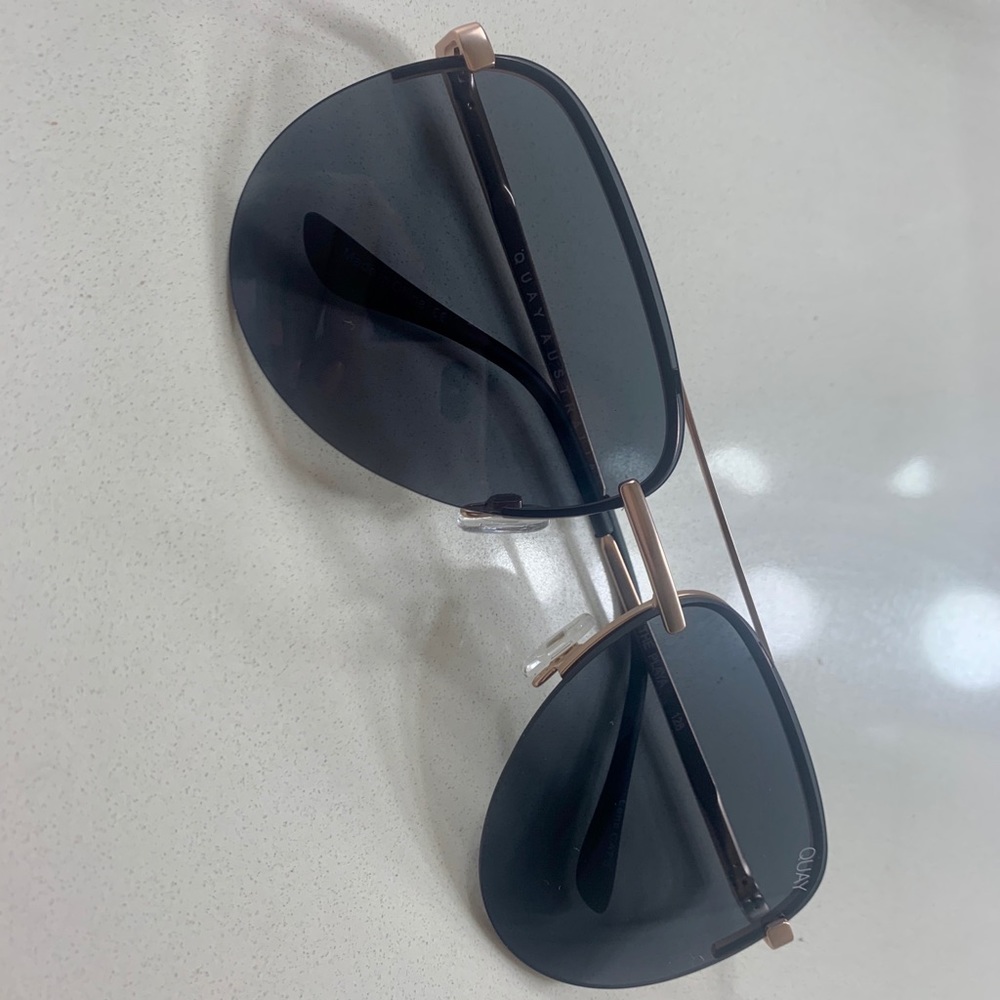 QUAY PLAYA SUNGLASSES